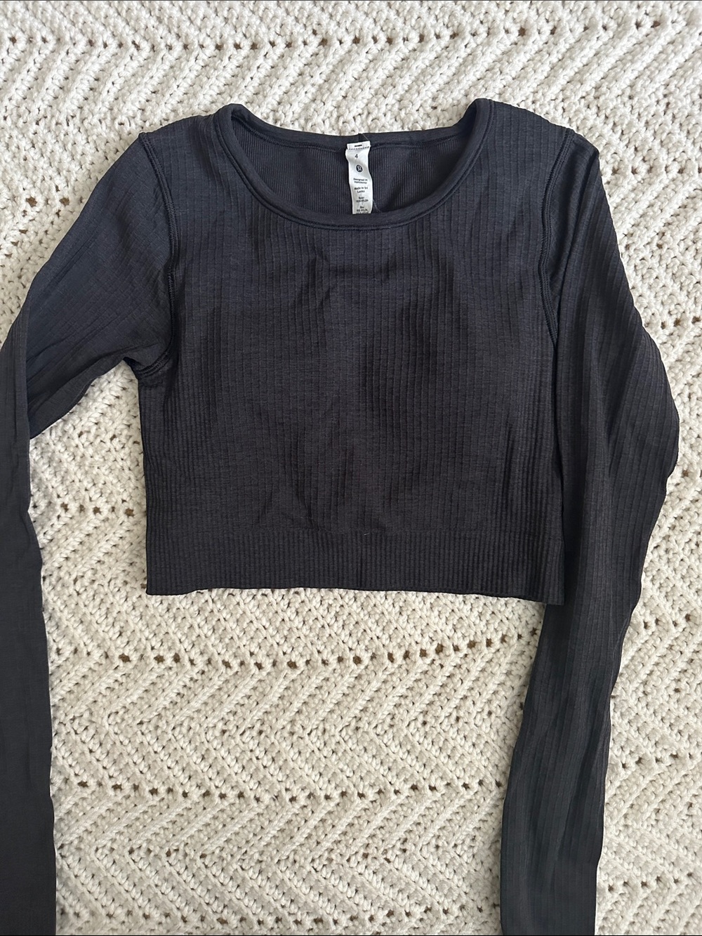 Women's Black Ribbed Long-Sleeve Crop Top